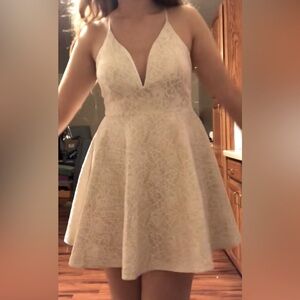 Beautiful NWT Pearl Champagne Prom Homecoming Dress size M